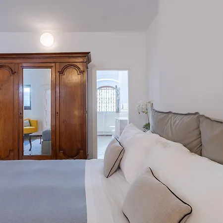 Alagona, Three Minutes Walk From The Sea Apartmán *