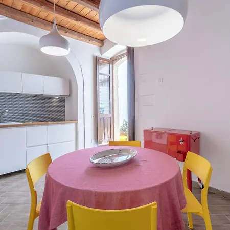 Alagona, Three Minutes Walk From The Sea Apartament